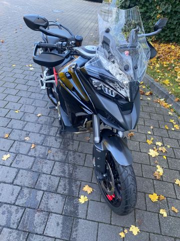 Ducati Multistrada   V4 S mit Koffer