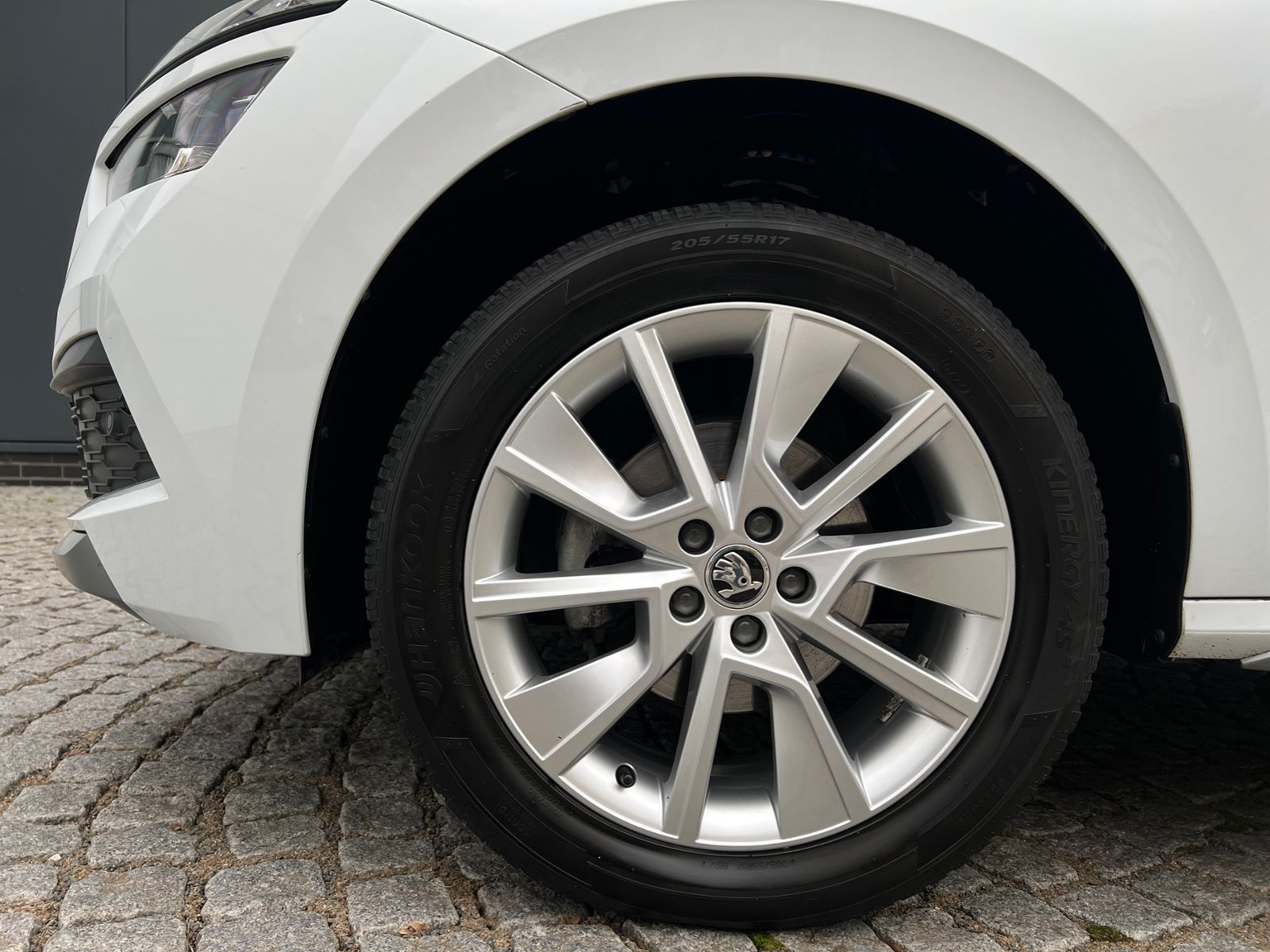 Fahrzeugabbildung SKODA Kamiq Style 1.5 TSI DSG *AHK, LED, ACC, 17"-LM*