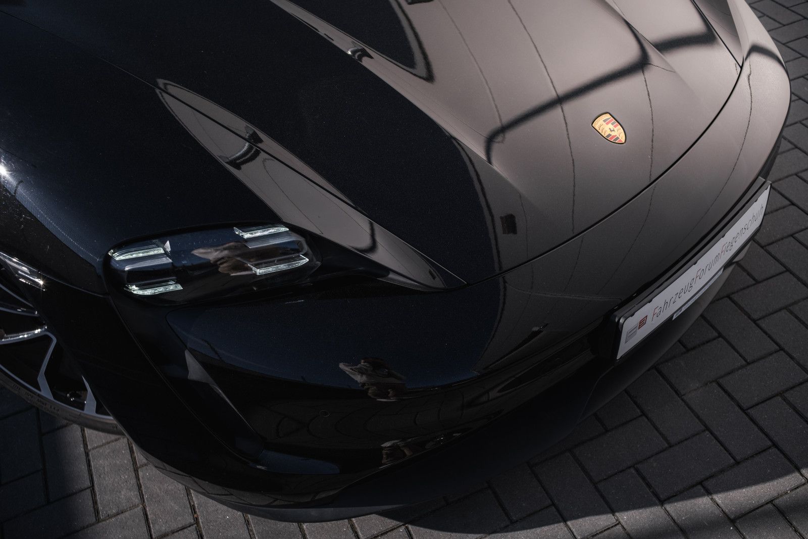 Fahrzeugabbildung Porsche Taycan Sport Turismo-Pano-PerformBatt.-WP-PASM