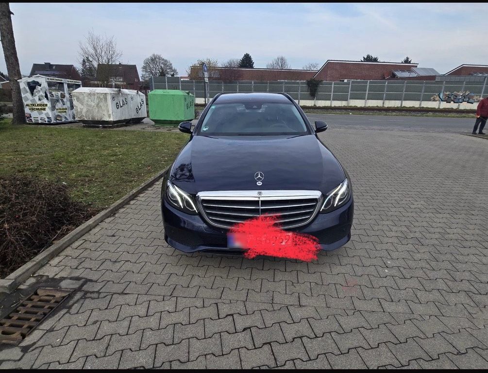 Image of Mercedes-Benz E 220