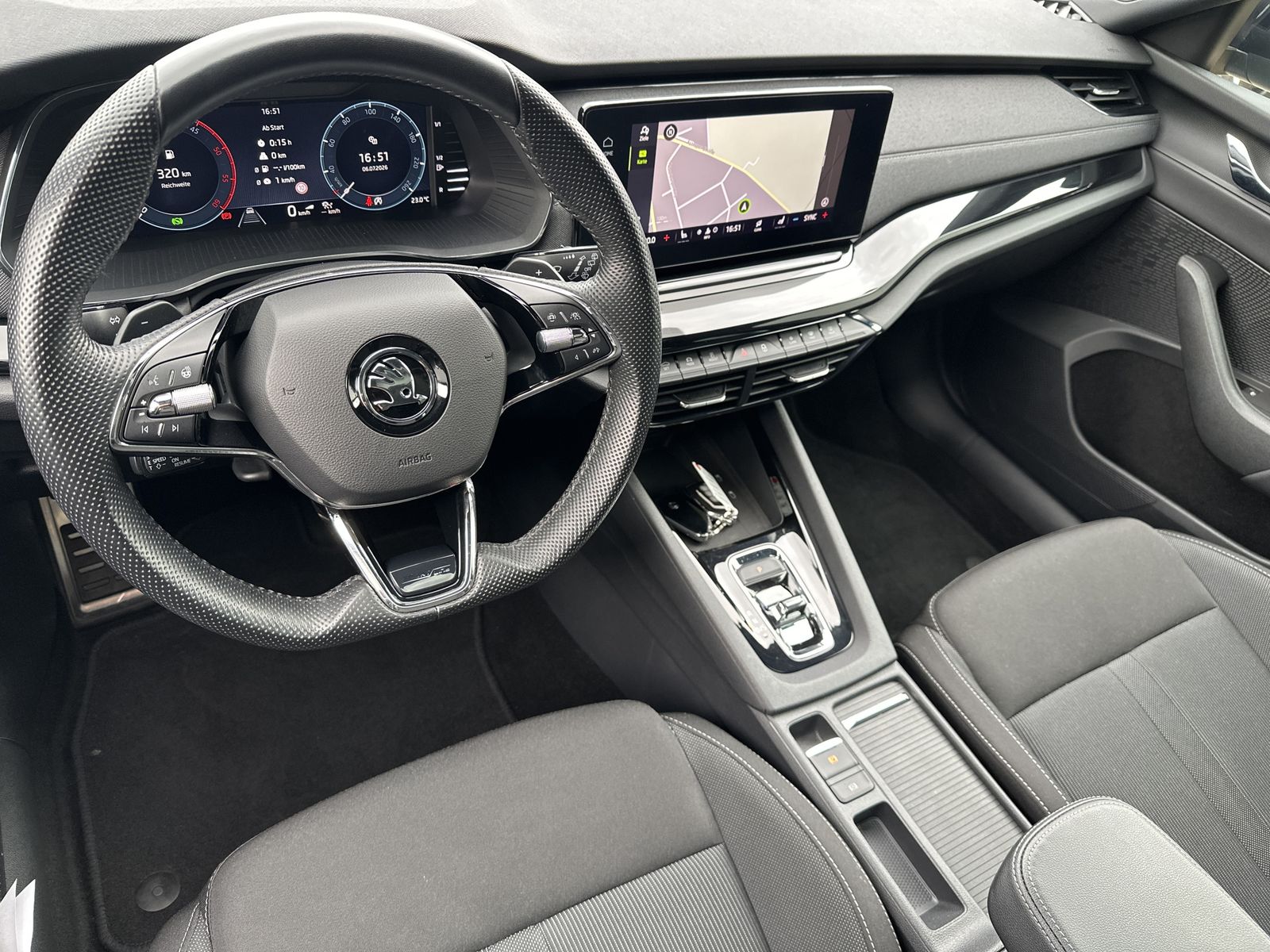 Fahrzeugabbildung SKODA Octavia Combi Sportline NAV+LED+ACC+PANO+HEAD-UP
