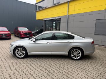 Volkswagen Passat - 4