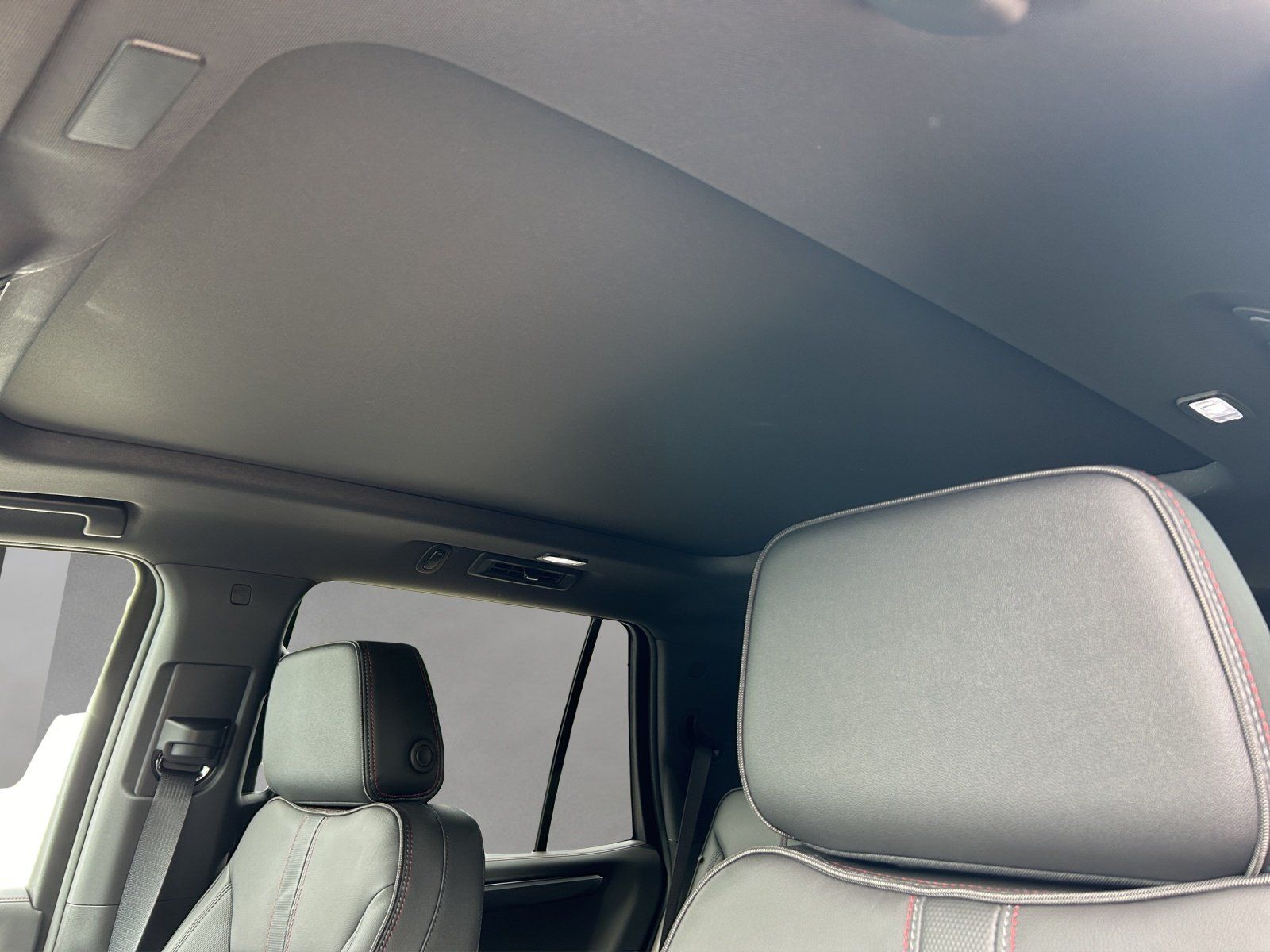 Fahrzeugabbildung Chevrolet Tahoe RST 6.2 MY26 LUFTFAHRWERK/8-SITZER/24"/AHK