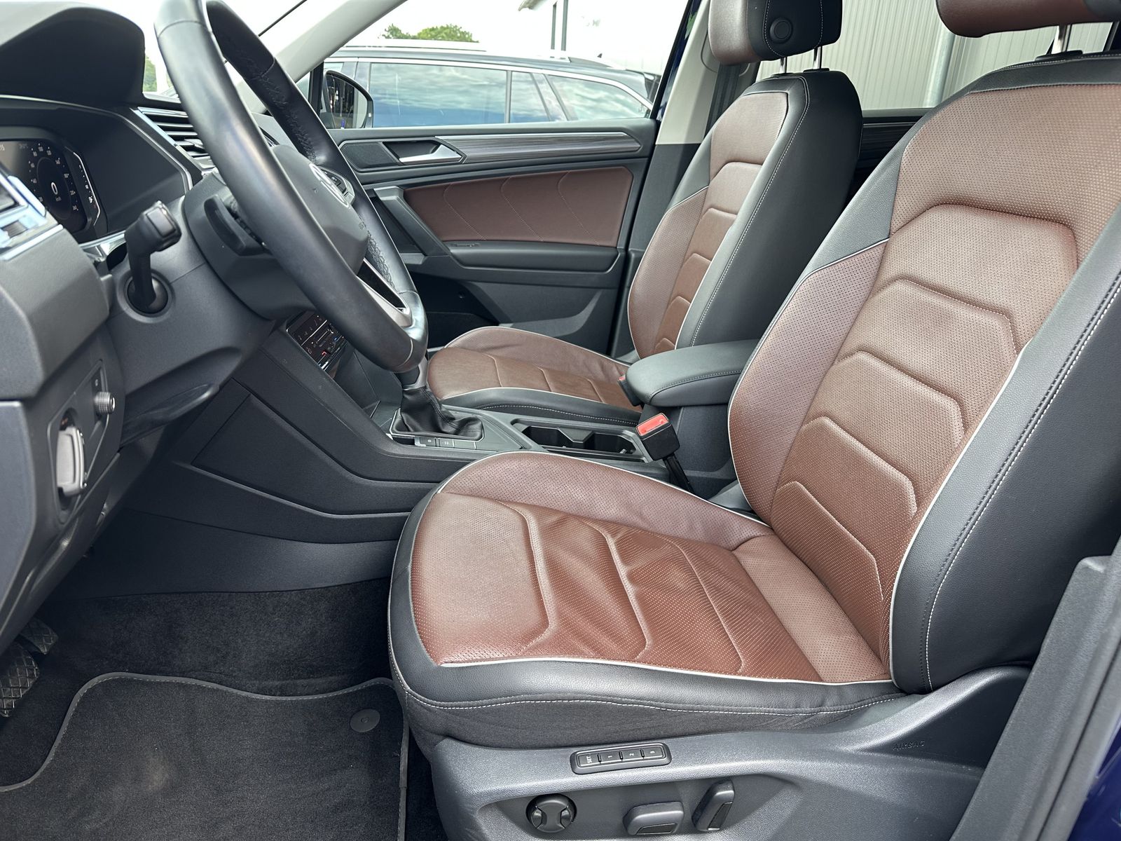 Fahrzeugabbildung Volkswagen Tiguan Allspace Sport NAV+MATRIX+AHK+360°+18ZOLL