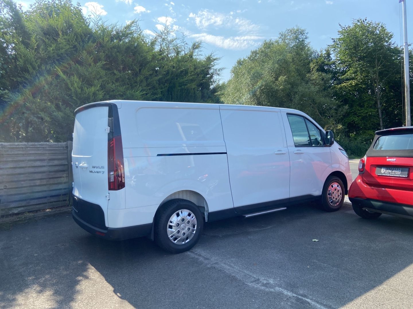 Fahrzeugabbildung Maxus Deliver7 2.0 TDCi KW L2 El. Schiebetüren CarPlay