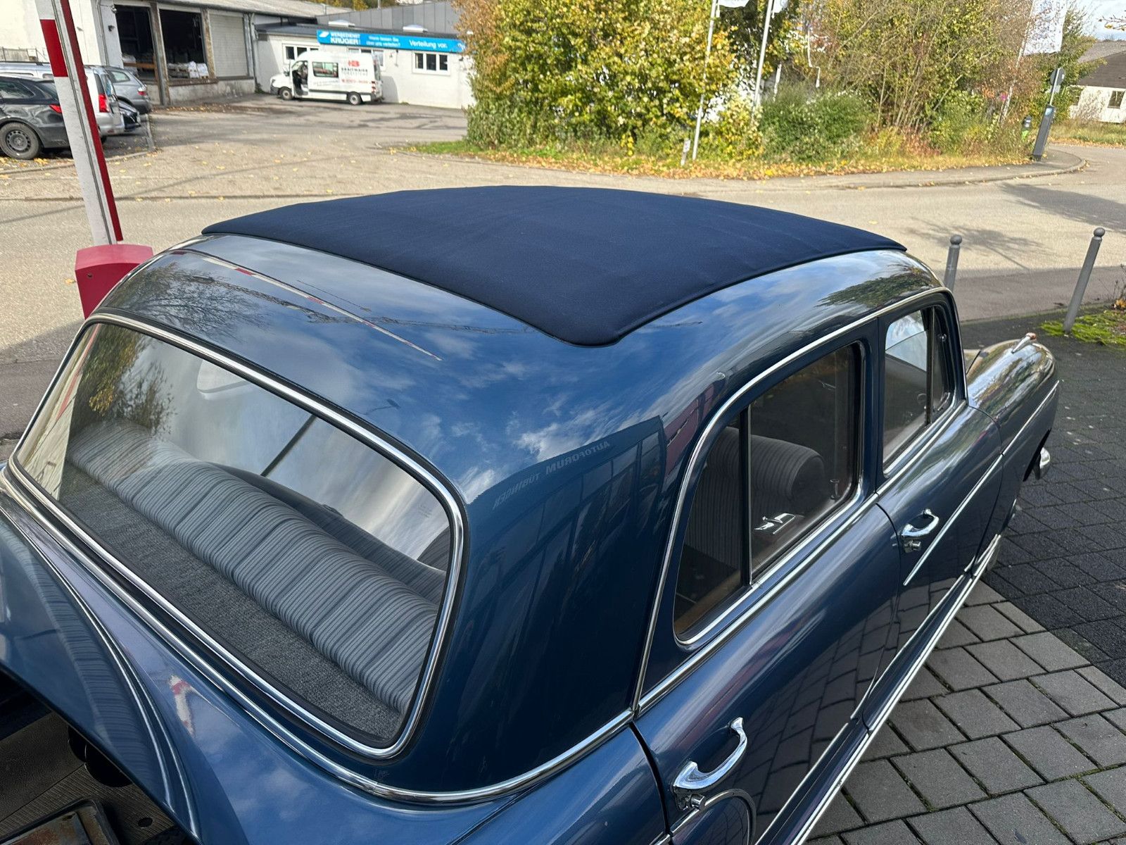Fahrzeugabbildung Mercedes-Benz 220 S Ponton aus dem Jahr 1956