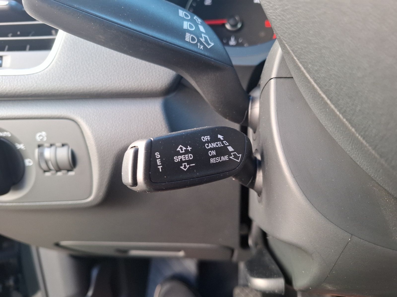 Fahrzeugabbildung Audi Q3 TDI LED AHK GRA PDC SH LM