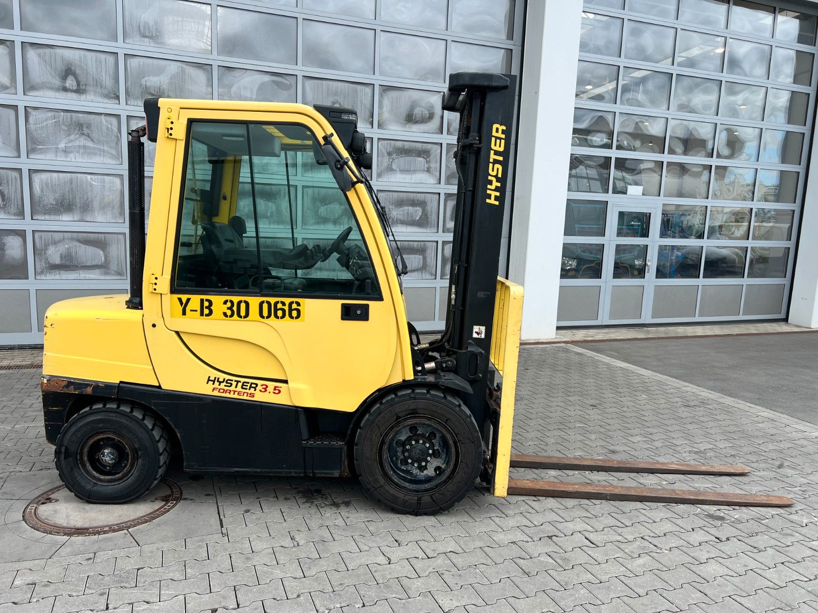 Fahrzeugabbildung Hyster H3.5 FT / Seitenschieber / HH:3,6m / nur 3.510h