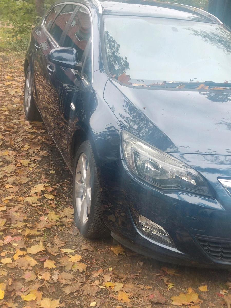 Opel Astra 2011 — photo 5