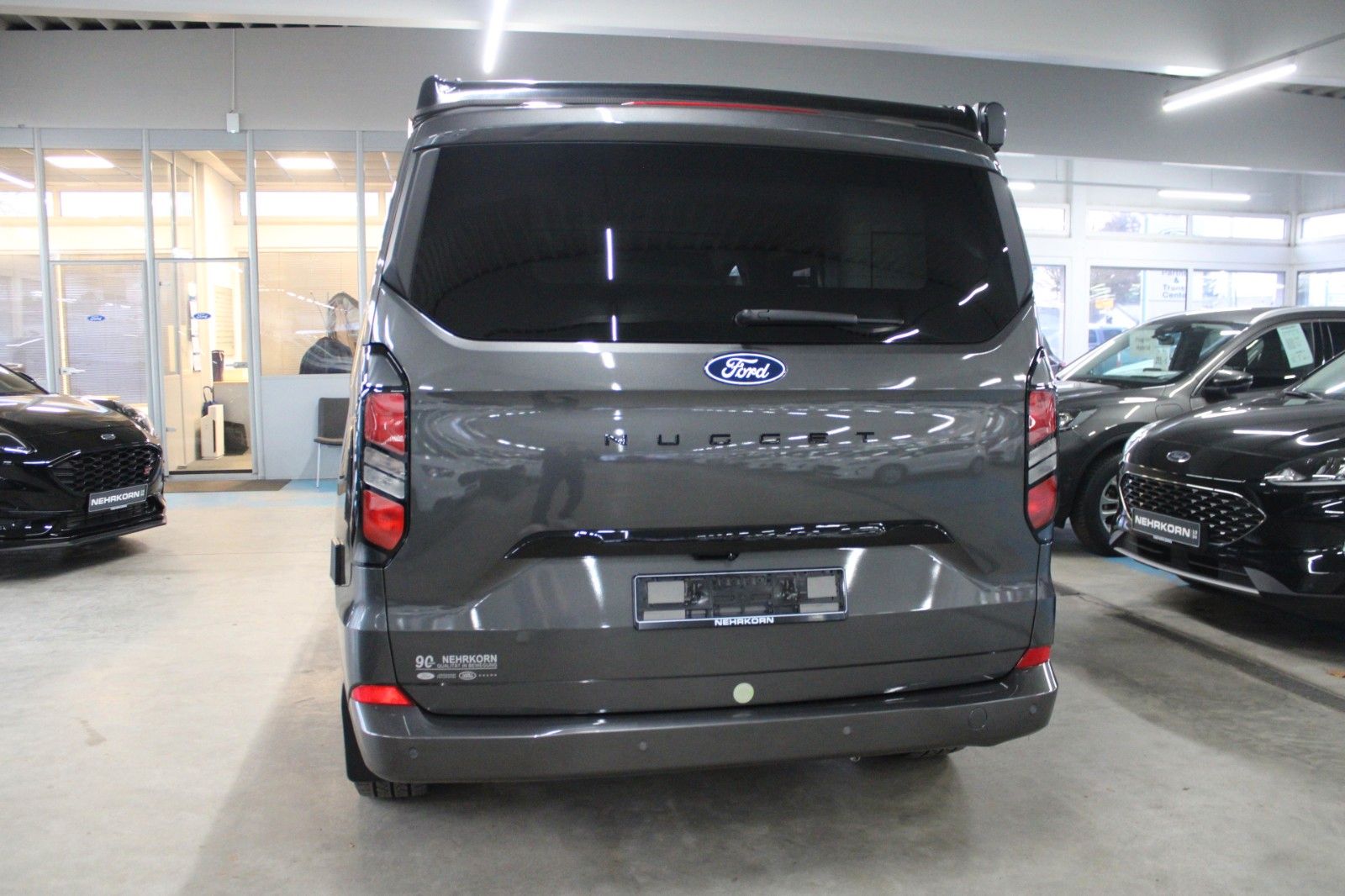 Fahrzeugabbildung Ford Transit Custom Nugget L1 Titanium Aufstelldach