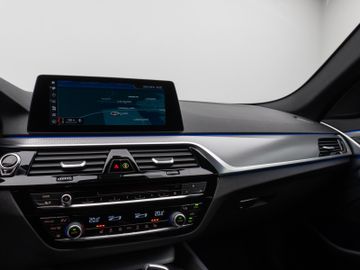 Fahrzeugabbildung BMW 520i Tour M Sport AHK HUD HI-FI  Kamera
