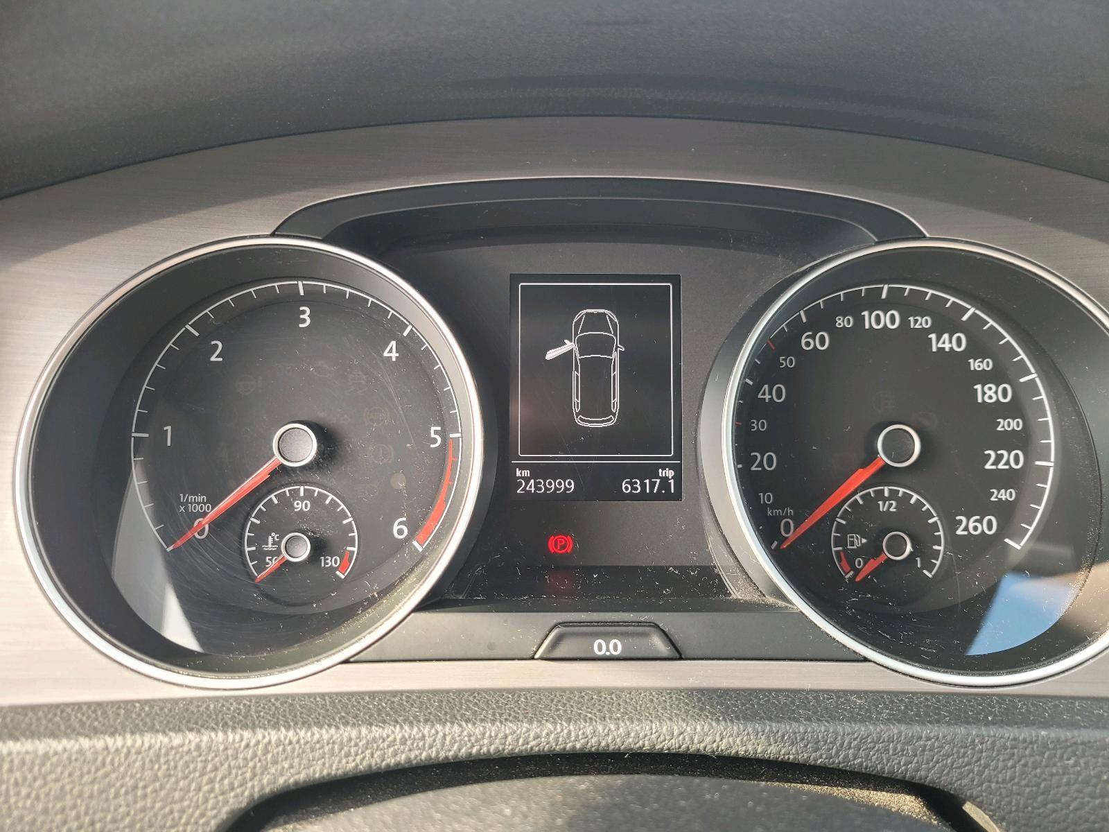 Volkswagen Golf 2014 — interior