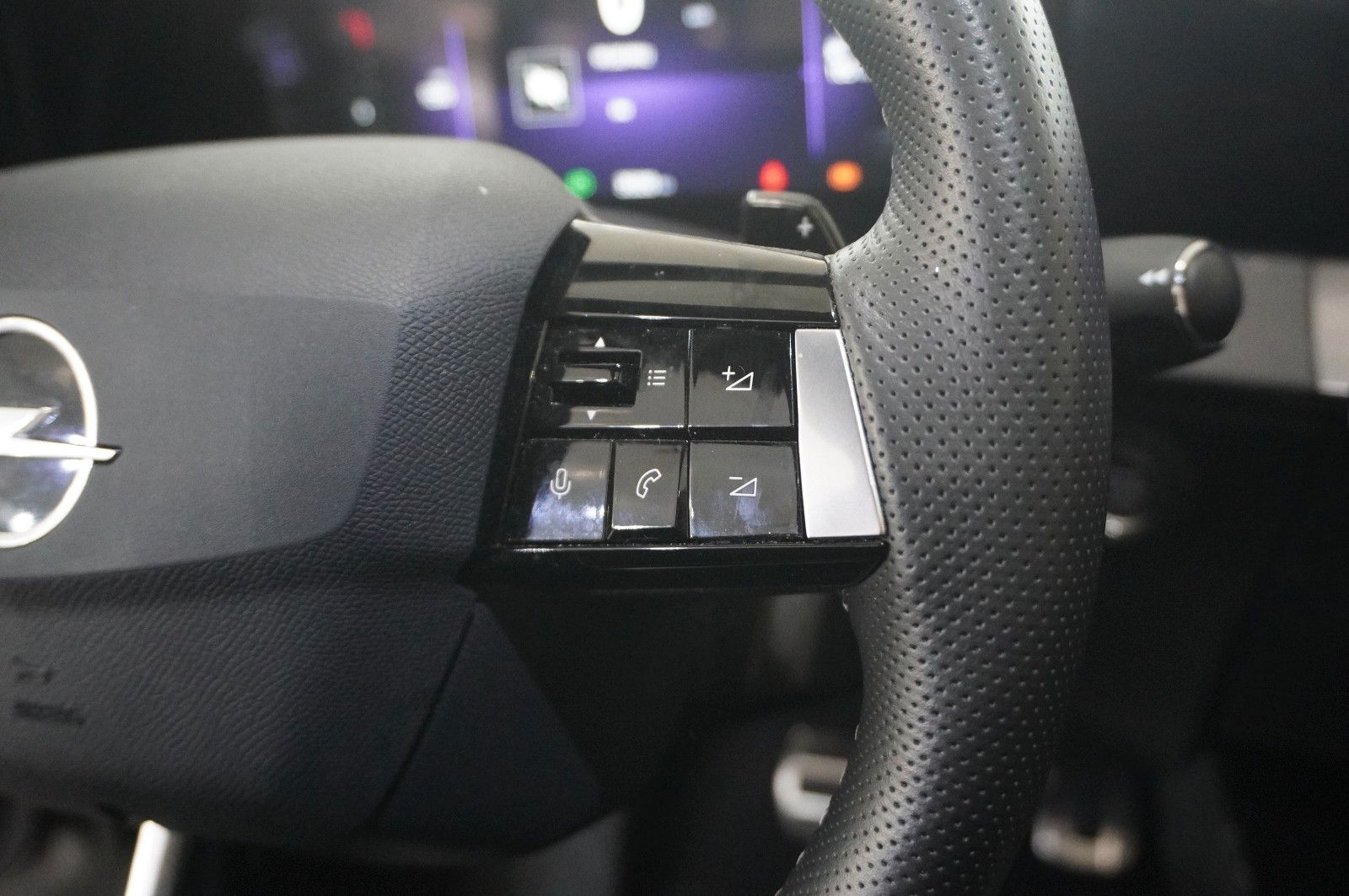 Fahrzeugabbildung Opel Astra L ST 1.2T ULTIMATE NAVI/LED/360°/PANO/DAB+