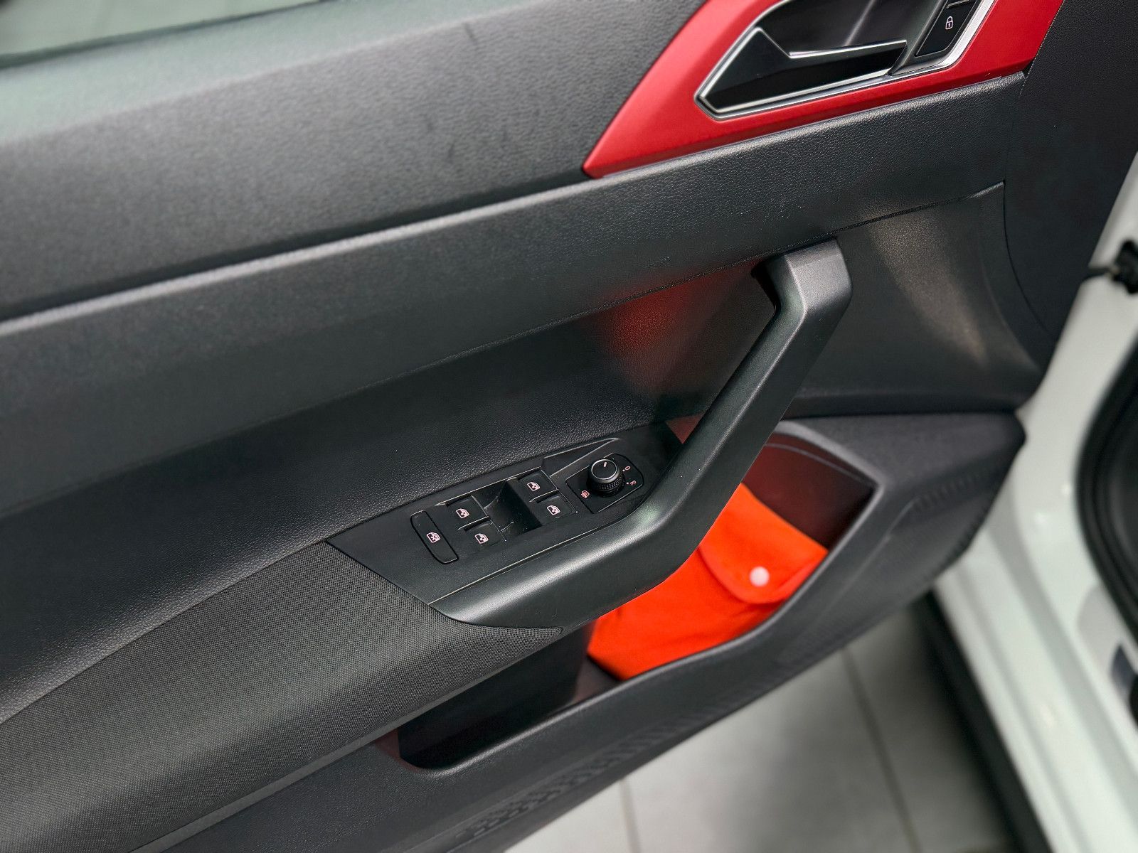 Fahrzeugabbildung Volkswagen Polo VI 2.0 TSI GTI |DSG|AUTOMATIK|LED