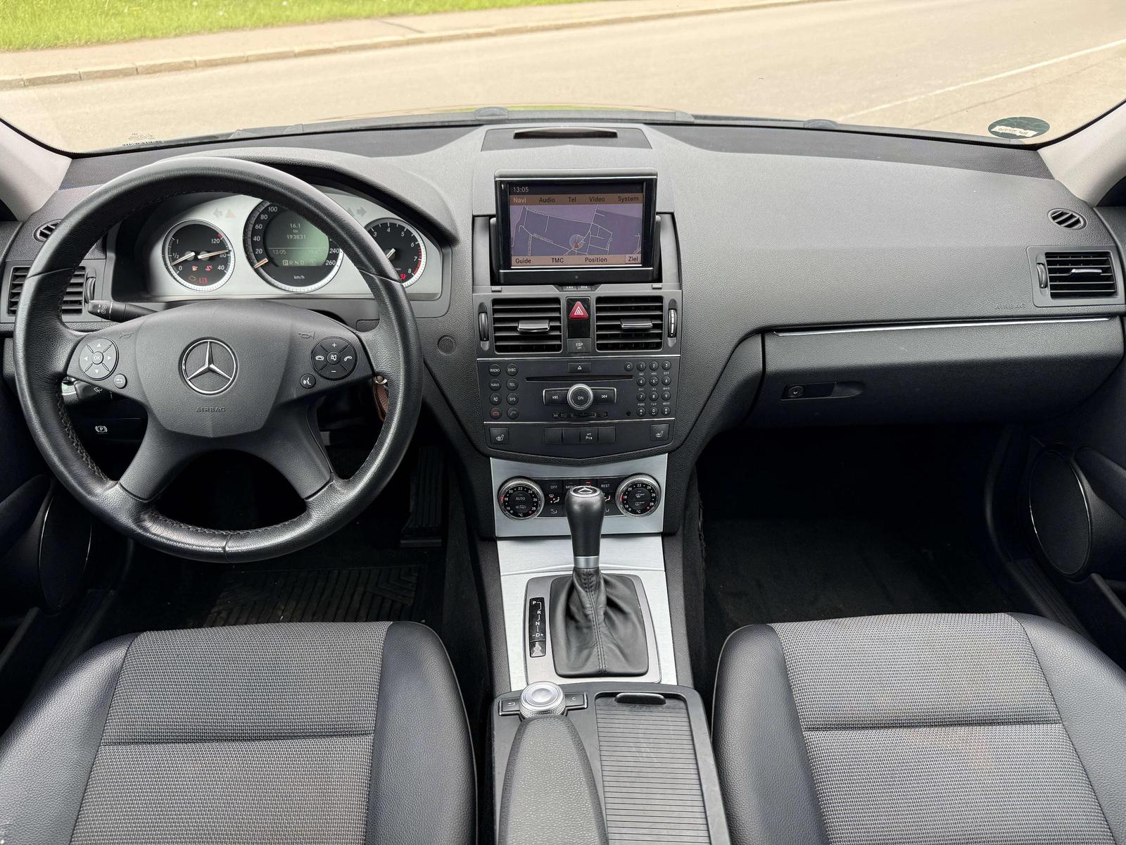 Mercedes-Benz C230 2008 — photo 11