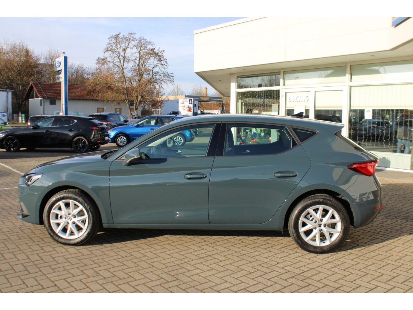 SEAT Leon 1.5 eTSI Style DSG ACC LED DAB PDC RFK SHZg - Image 2