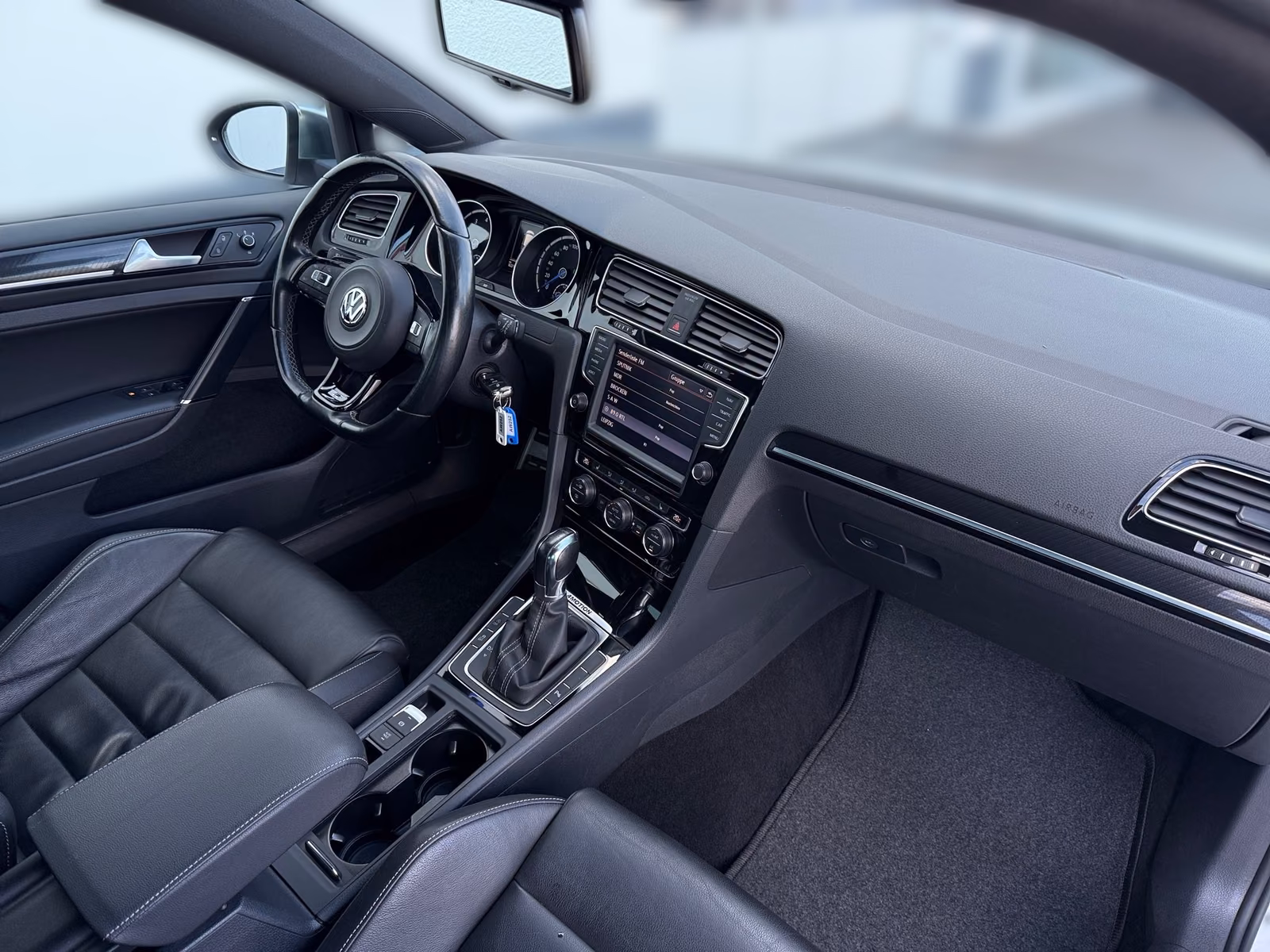 Volkswagen Golf VII 2.0 R BMT 4Motion Xenon Leder PDC Navi