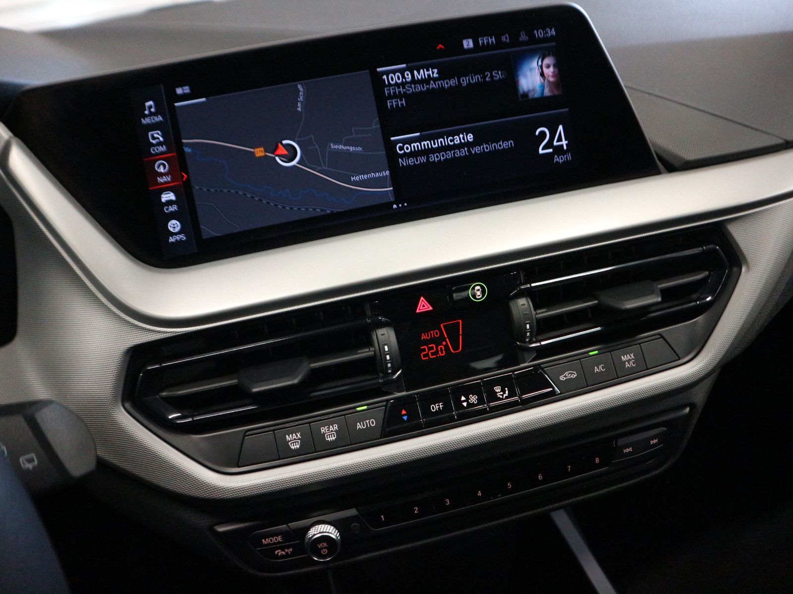 Fahrzeugabbildung BMW 118 i Advantage DAB GRA LED Nav PDC Live-Cockpit