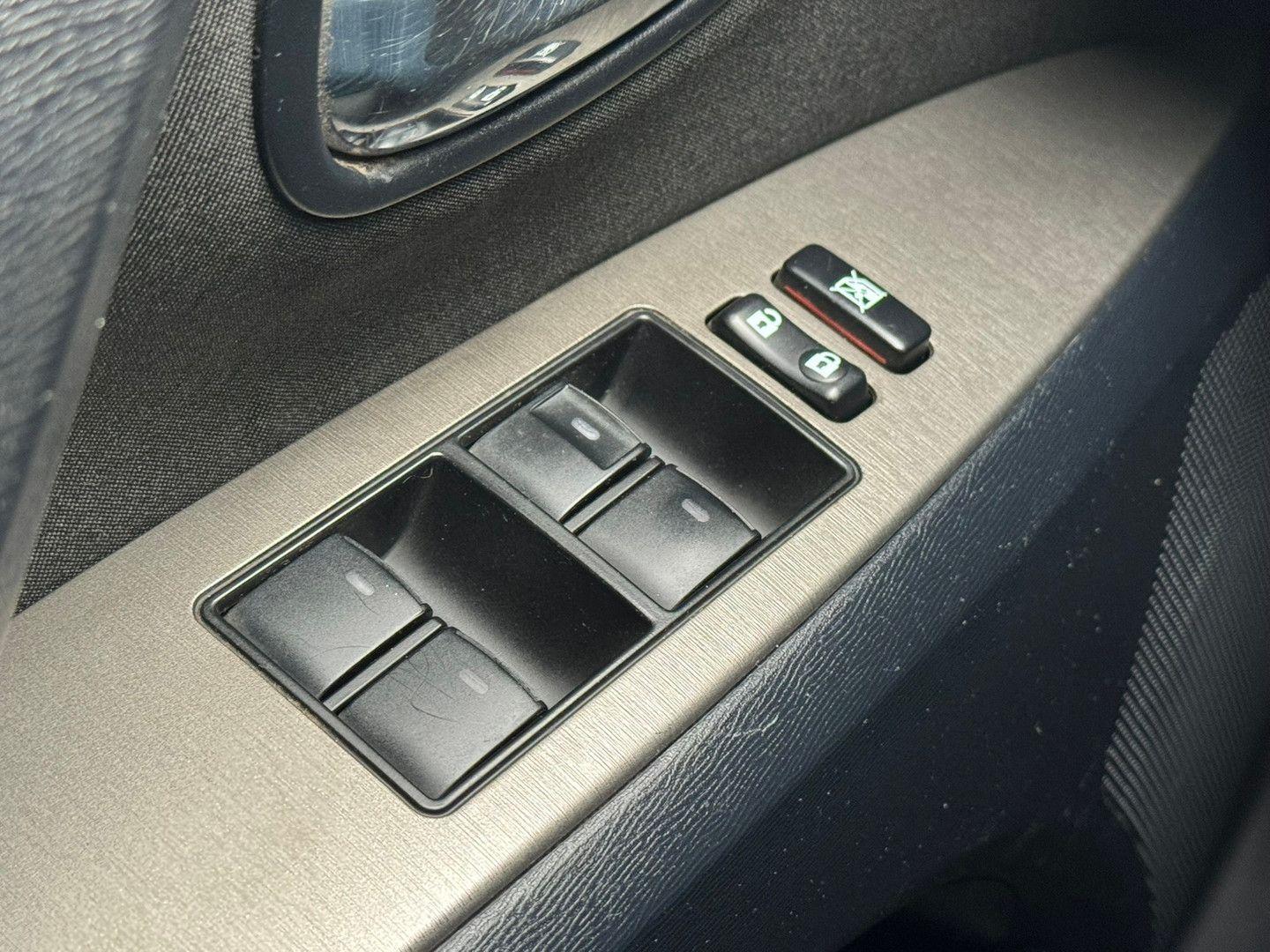 Toyota Avensis 2010 — photo 8