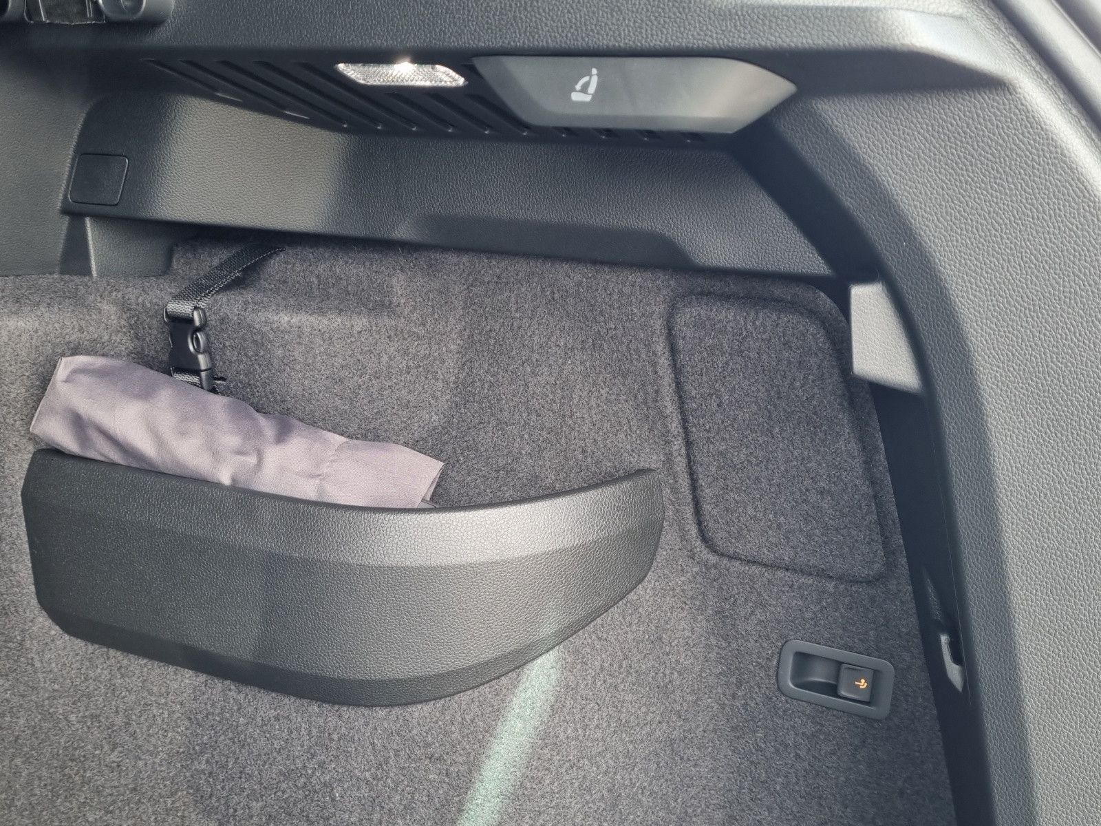 Fahrzeugabbildung SKODA Karoq Balance 2,0 TDI PANO Fahrassi Parken+