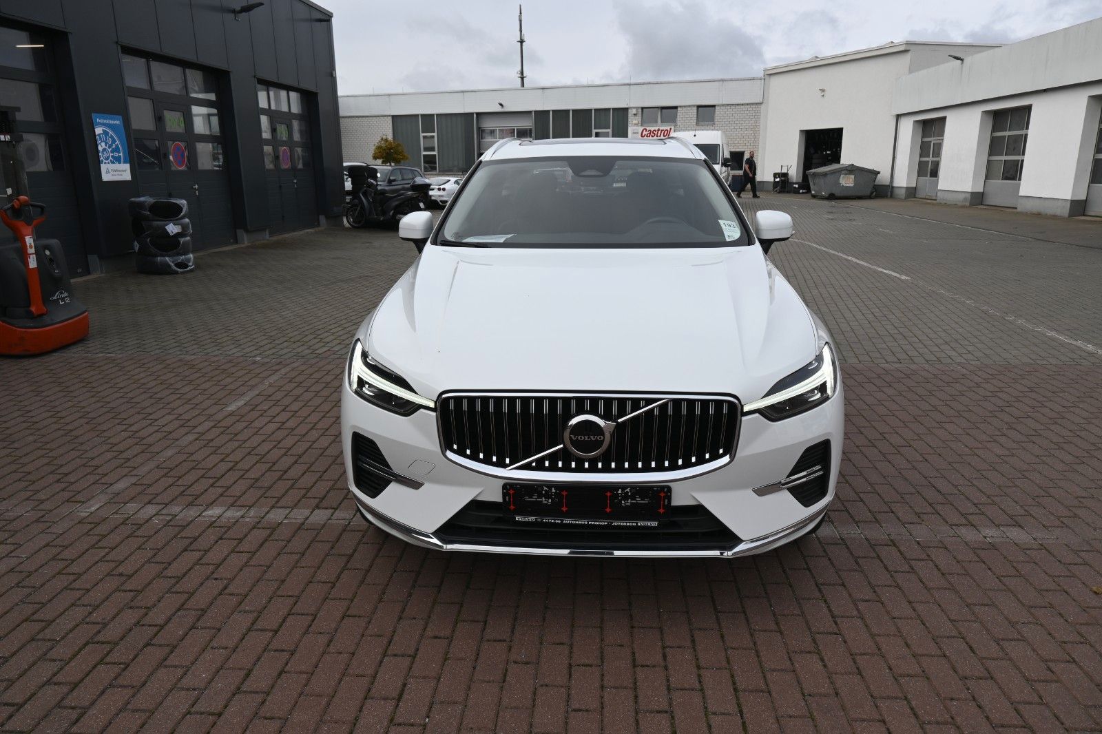 Fahrzeugabbildung Volvo XC60 T6 Inscription PHEV AWD*AHK*RFK*H&K*STHZG*