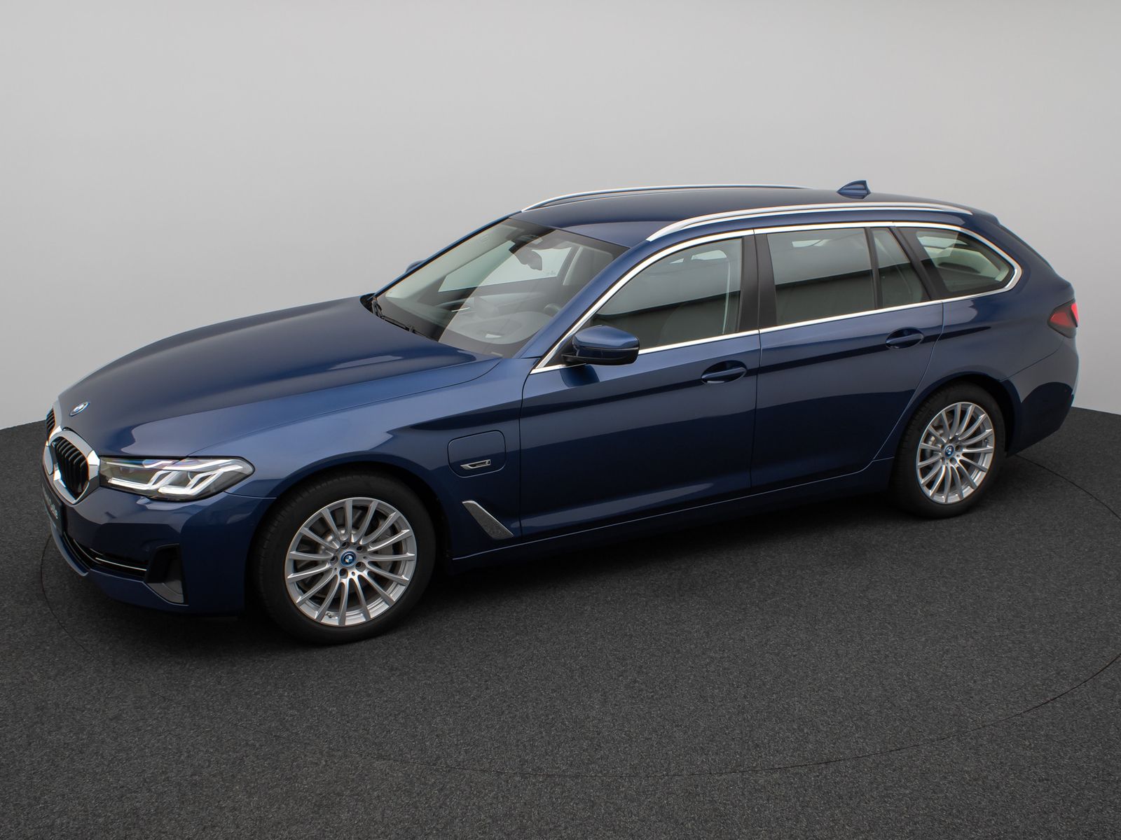 Fahrzeugabbildung BMW 530e Kamera Laser HUD DAB AHK Komfort Alarm ACC