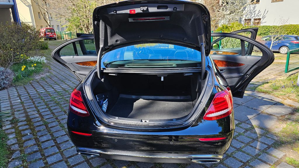 Image of Mercedes-Benz E 220