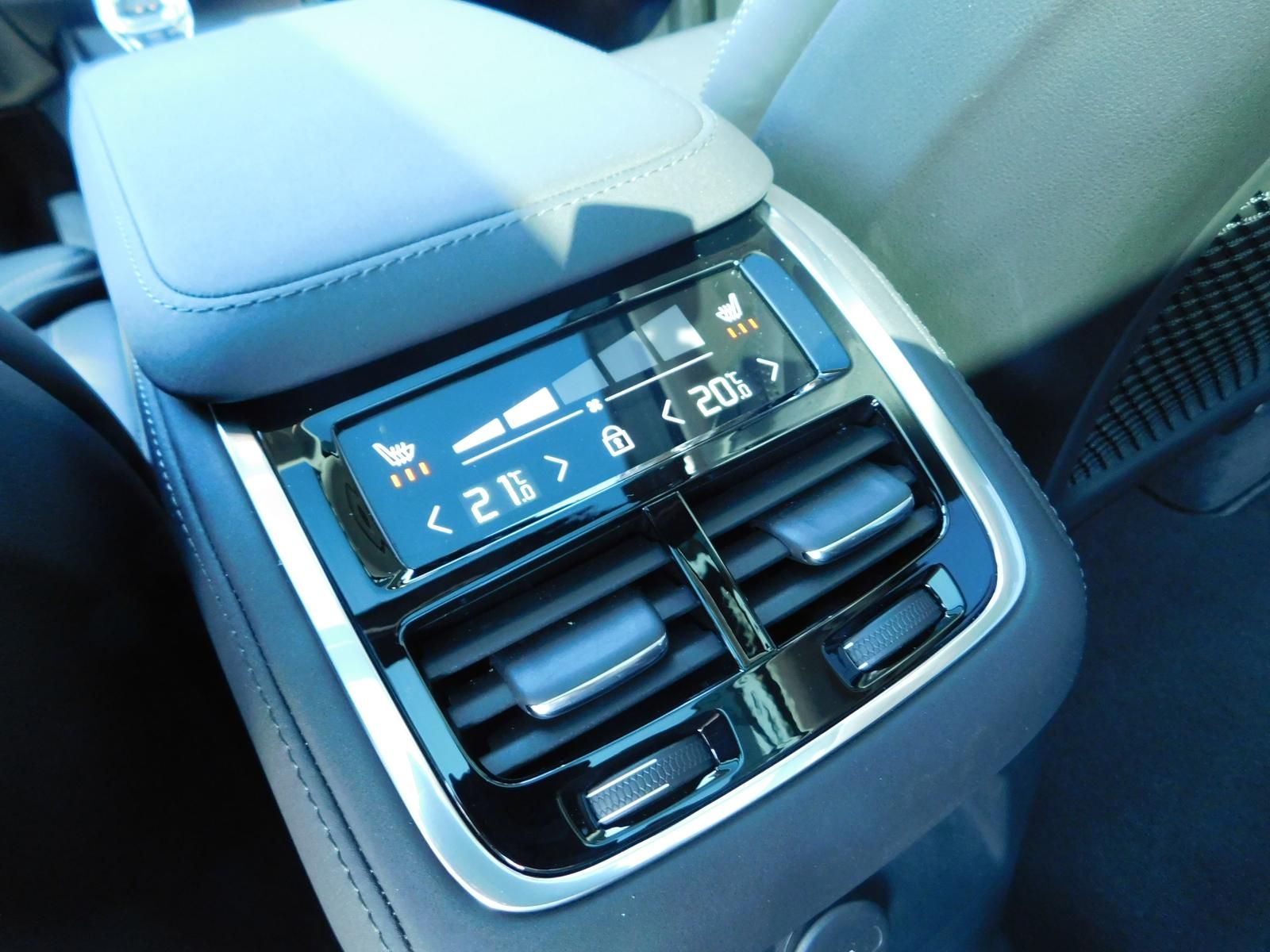 Fahrzeugabbildung Volvo XC90 T8 Ultra Dark