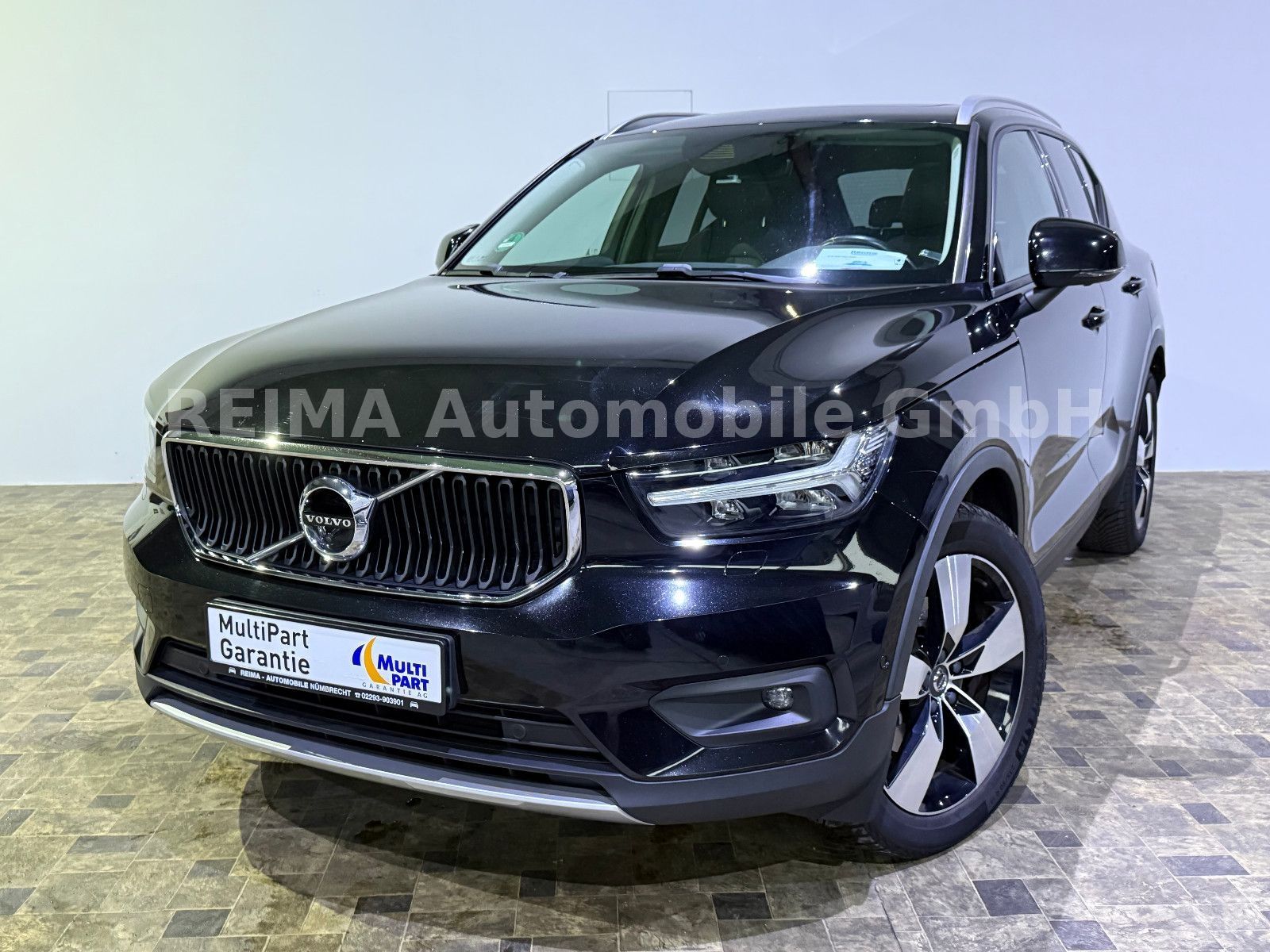 Fahrzeugabbildung Volvo XC 40 D4 Momentum AWD, Pano, LED, H&K