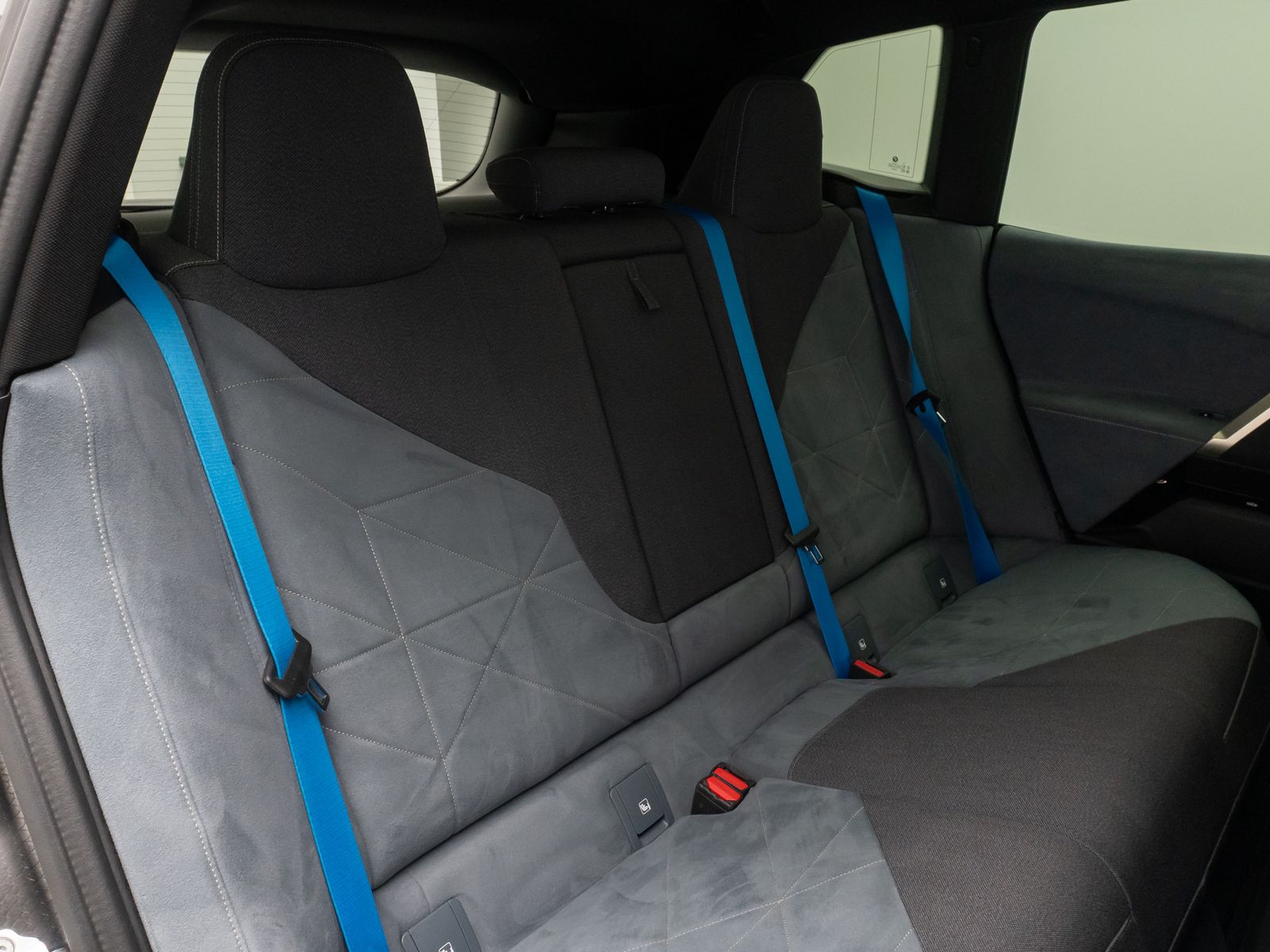 Fahrzeugabbildung BMW iX xD40 SkyLounge H/K 360° Laser ACC DAB 22Zoll