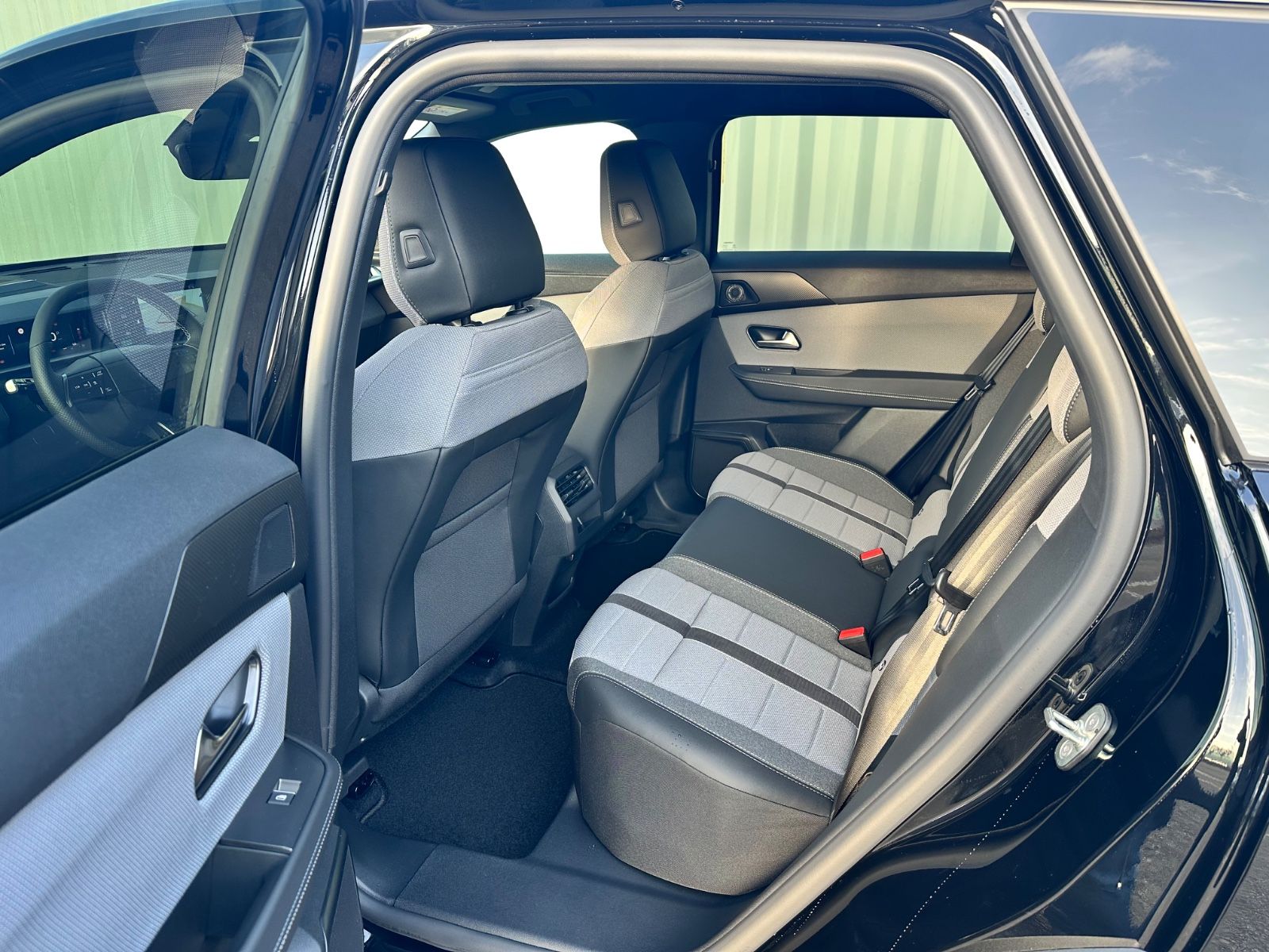 Fahrzeugabbildung Opel Grandland 1.2 48V Hybrid GS*Navi*SHZ*360°