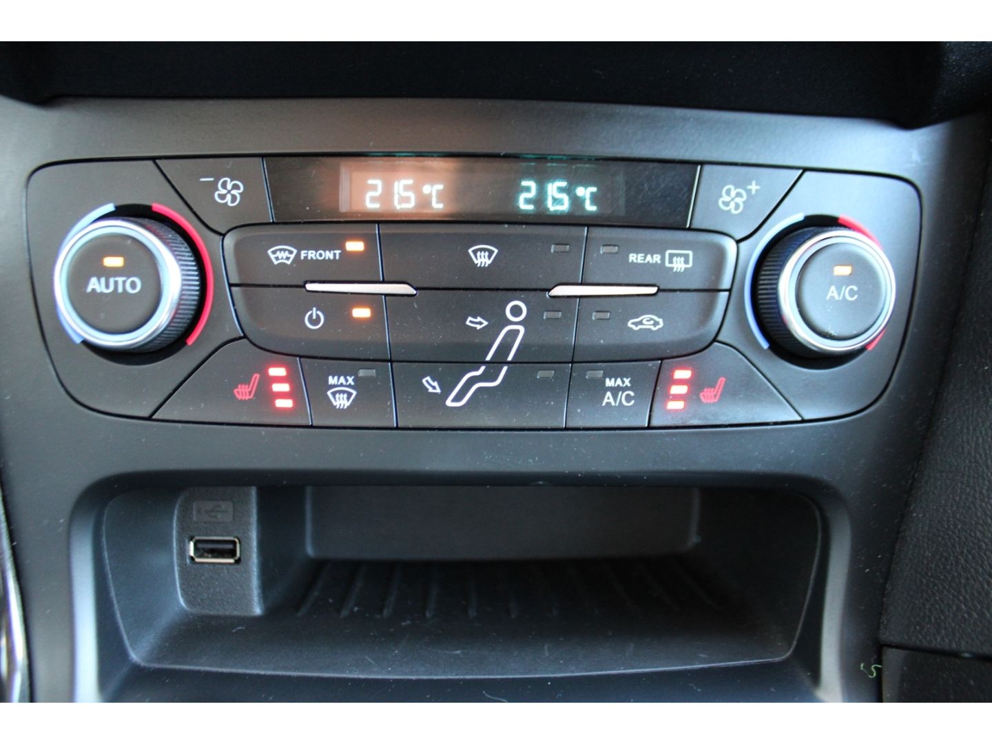 FORD Focus Turnier 1.5 EcoBoost Titanium Navi TWA RFK - Image 23
