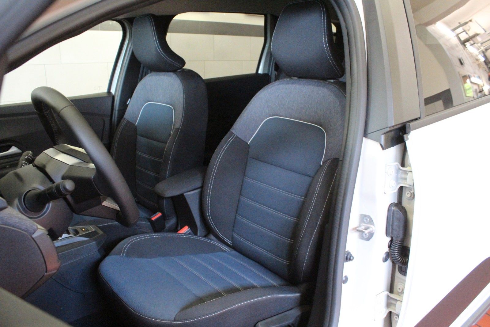 Fahrzeugabbildung Dacia Jogger Hybrid 155 Journey 7-Sitzer MY 2026