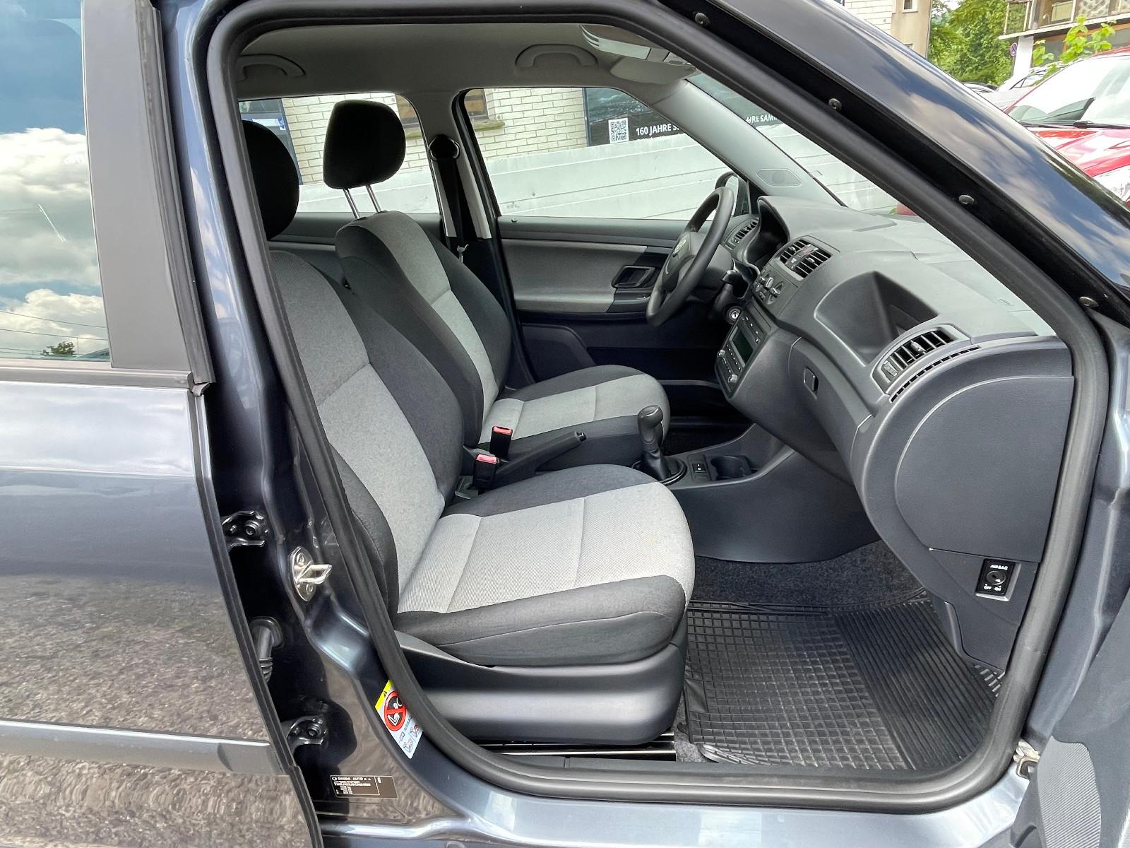 Skoda Fabia 2011 — photo 14