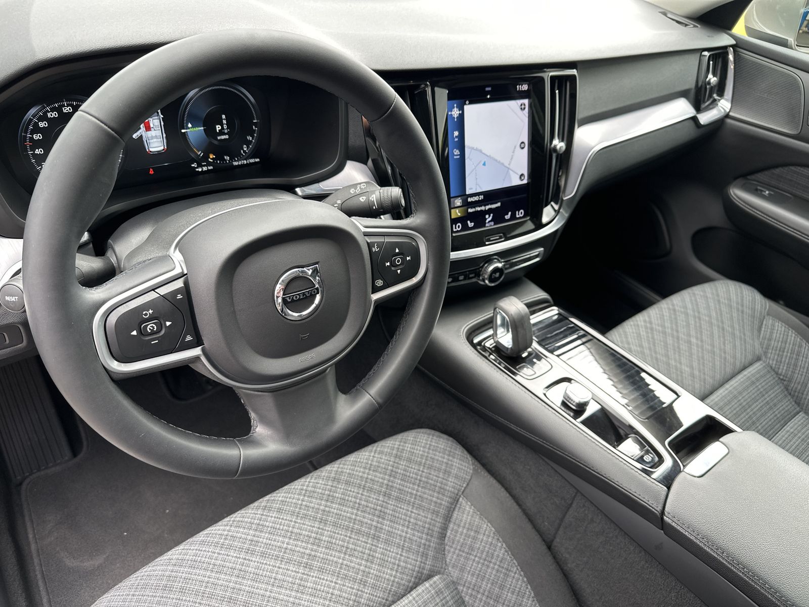Fahrzeugabbildung Volvo V60 Inscription Hybrid AWD NAV+LED+PANO+AHK+H&K