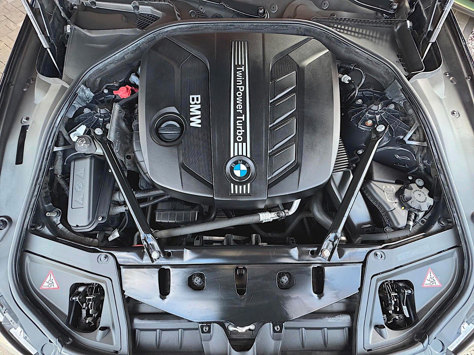 Fahrzeugabbildung BMW 520d xDrive M-Sport Shadow *LED*Head Up*Kamera*
