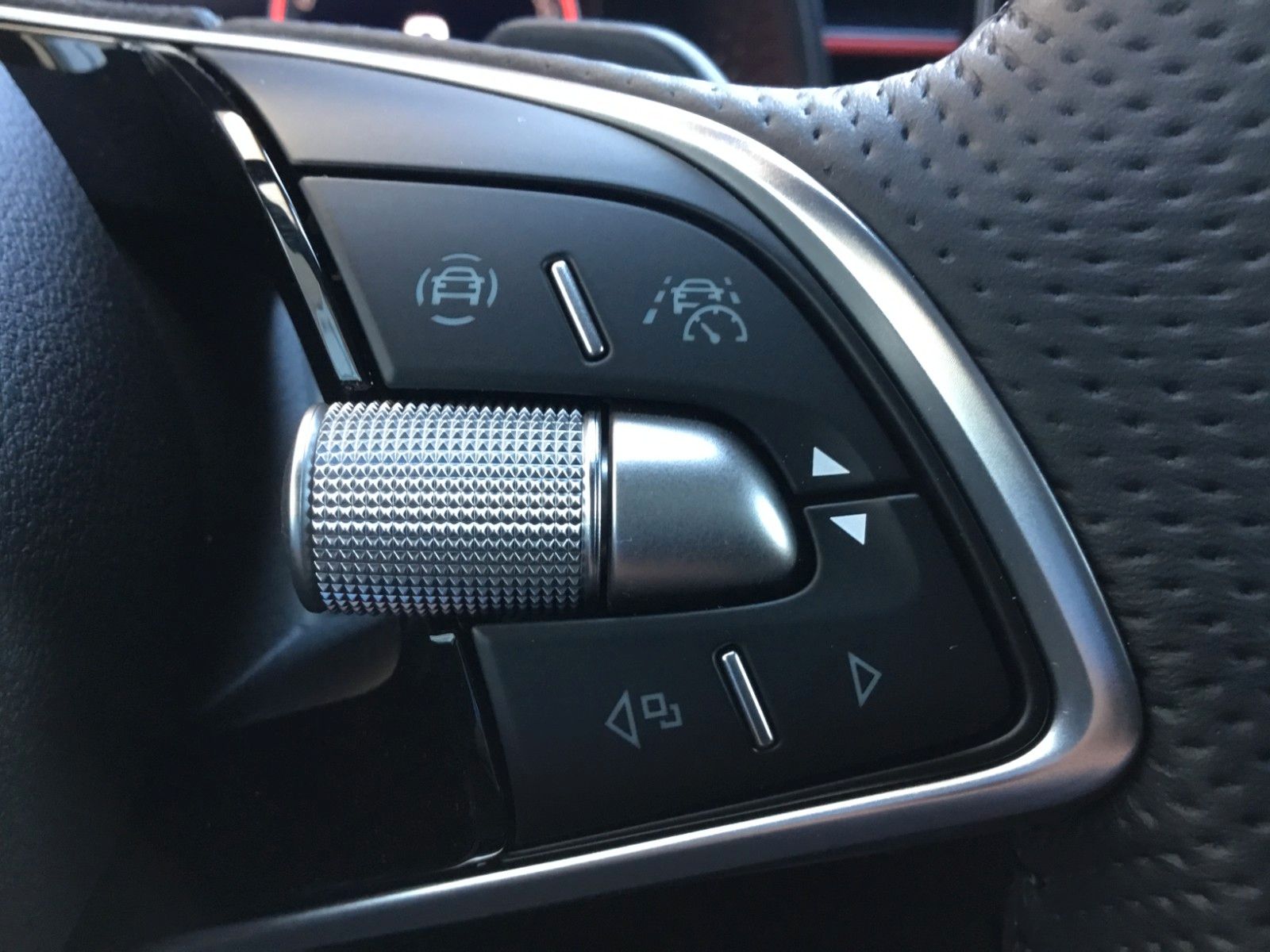 Fahrzeugabbildung SKODA Kamiq 1.5 TSI DSG Monte Carlo+AHK+Navi+Kamera
