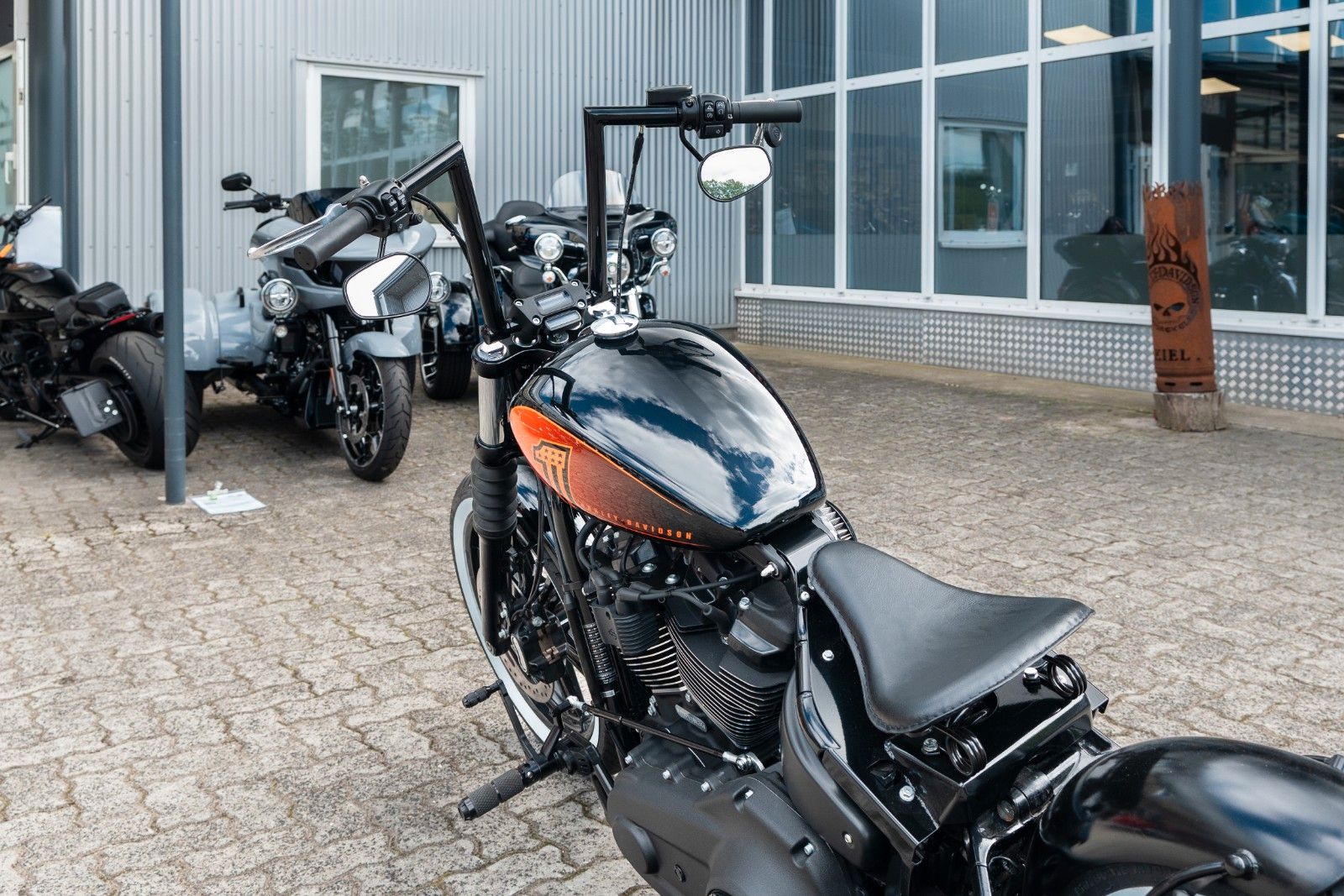 Fahrzeugabbildung Harley-Davidson Softail FXBBS Street Bob - Jekill & Hyde- Bobber