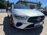 Mercedes-Benz CLA 180 Shooting Brake PANO KAMERA AHK DISTRONIC - silberne Mercedes-Benz CLA 180 Shooting Brake