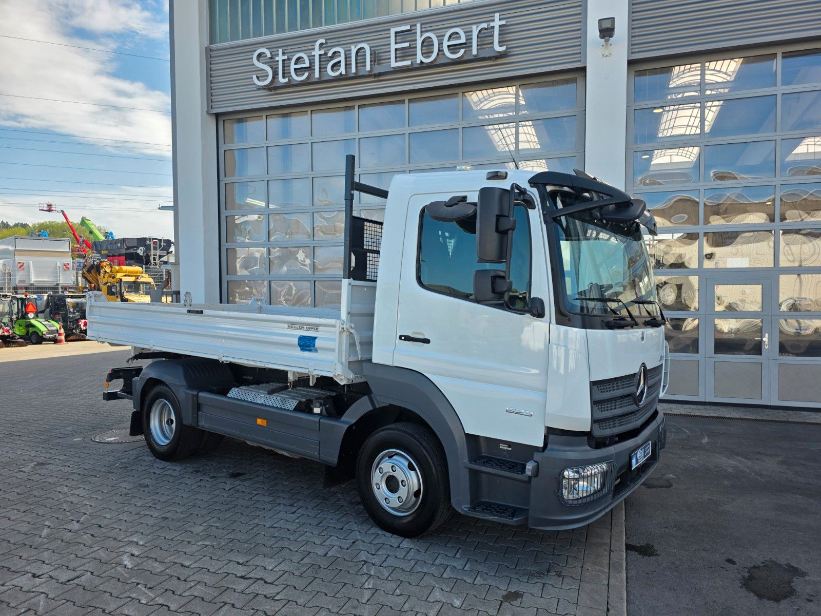 Fahrzeugabbildung Mercedes-Benz Atego 823 K 4x2 Meiller 2x AHK Klima 3 Sitze