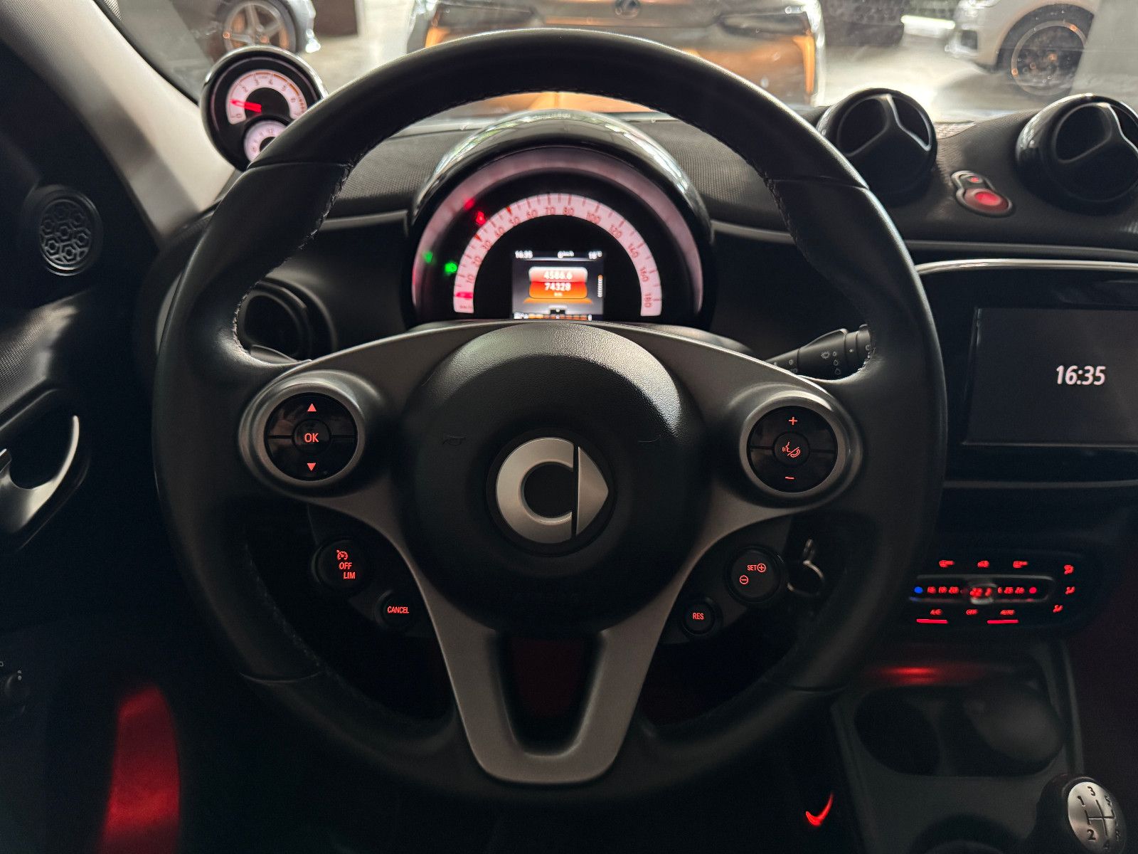 Fahrzeugabbildung Smart ForFour PASSION NAVI PDC SITZHEIZUNG SCHECKHEFT