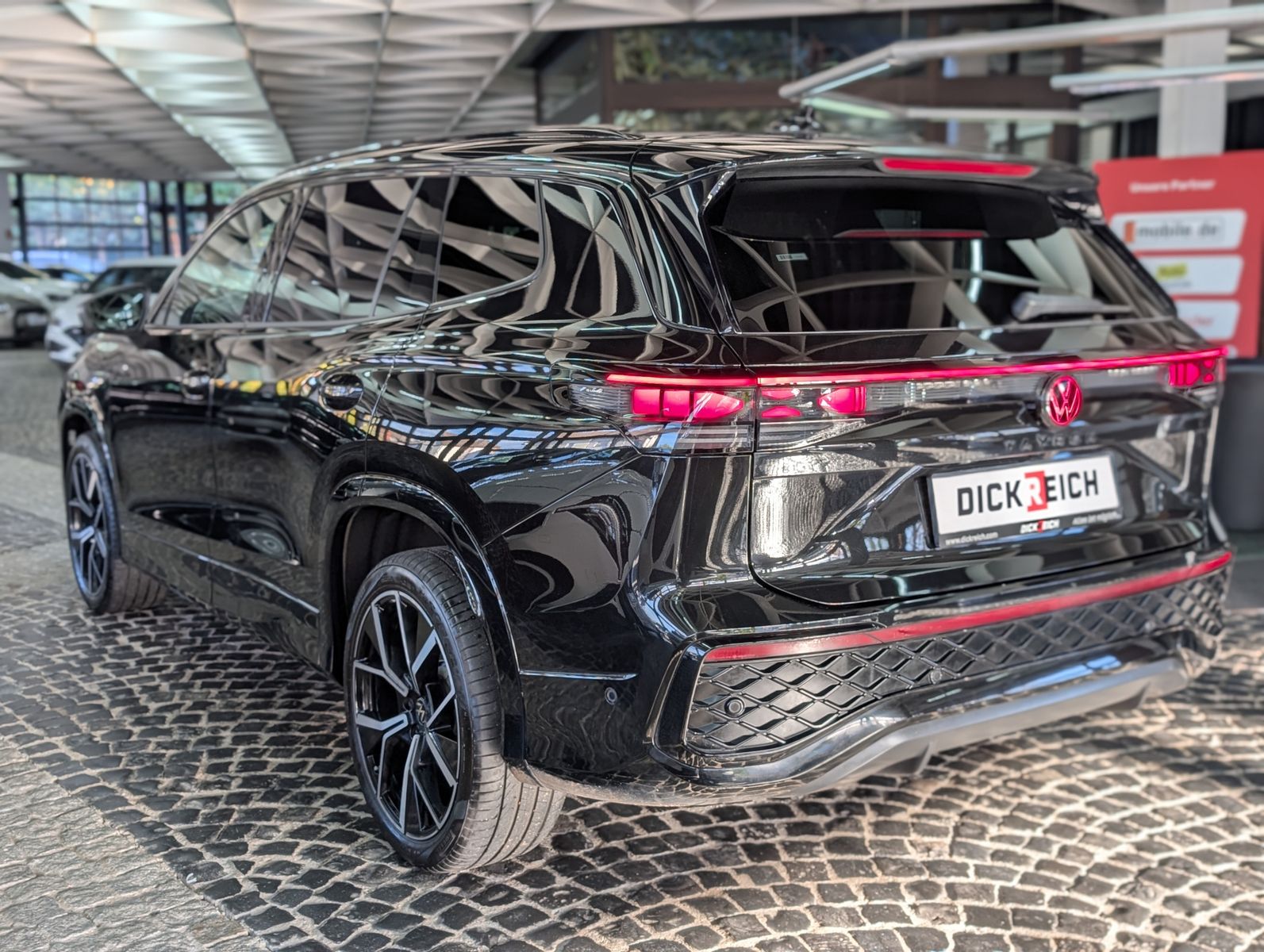 Fahrzeugabbildung Volkswagen Tayron R-Line 360°H&K HUD PANO IQ-LIGHT BLACK 7S