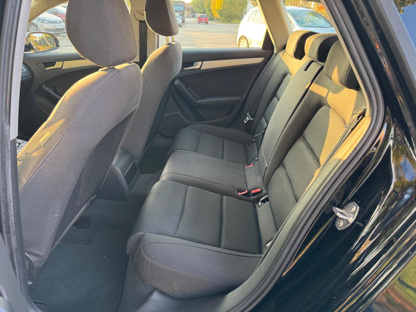 Audi A4 2011 — photo 14