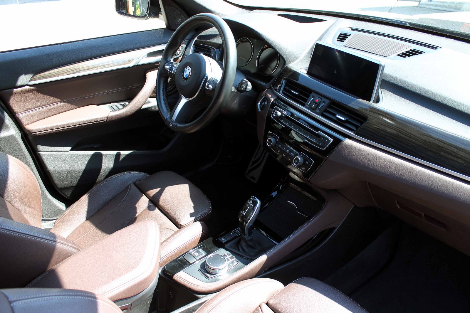 Fahrzeugabbildung BMW X1 xDrive 25i M-Sport LED PANO ACC KAM CarPlay