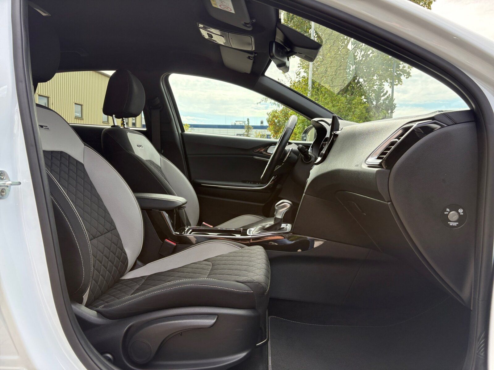 Fahrzeugabbildung Kia Ceed 1.4 T-GDI DCT GT Line NAVI