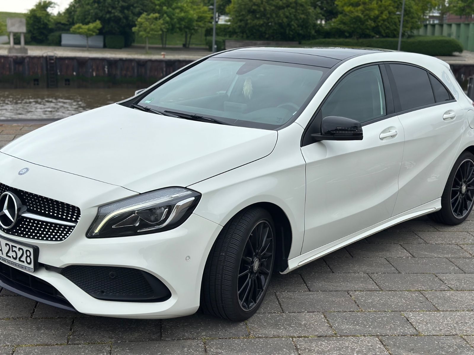 MERCEDES-BENZ A 180 d AMG Line AMG Line wenig Kilometer !! 