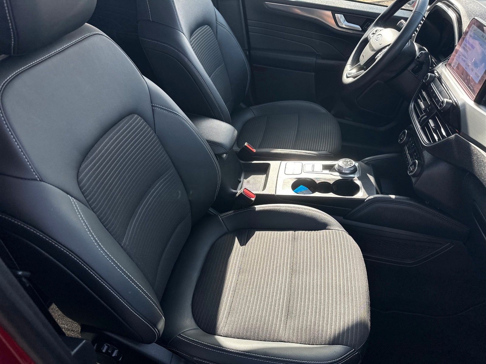 Fahrzeugabbildung Ford Kuga PHEV Titanium X, AHK schwenkbar, FAHRASSIST