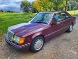 Mercedes-Benz 230 E W124 Oldtimer im Bestzustand - Mercedes-Benz 230: 230e