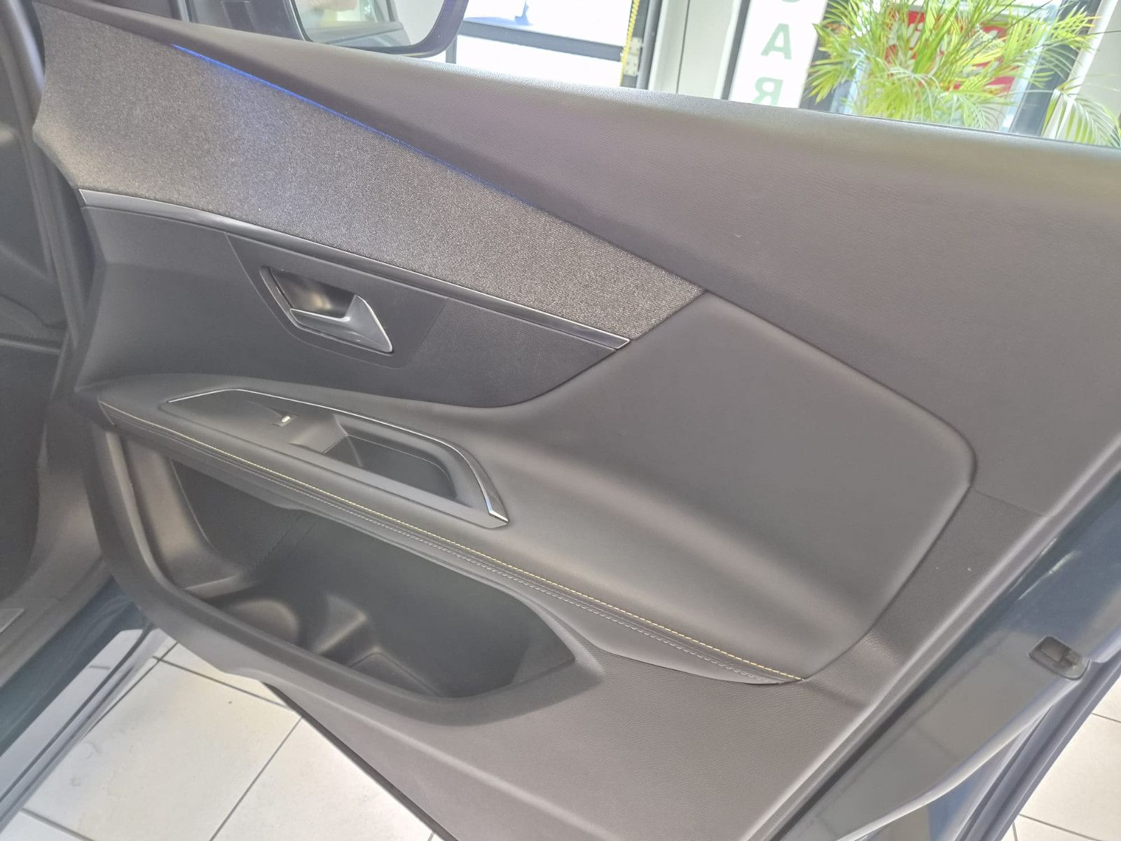 Fahrzeugabbildung Peugeot 3008 Hybrid 225 Roadtrip / LED/KAMERA/GARANTIE