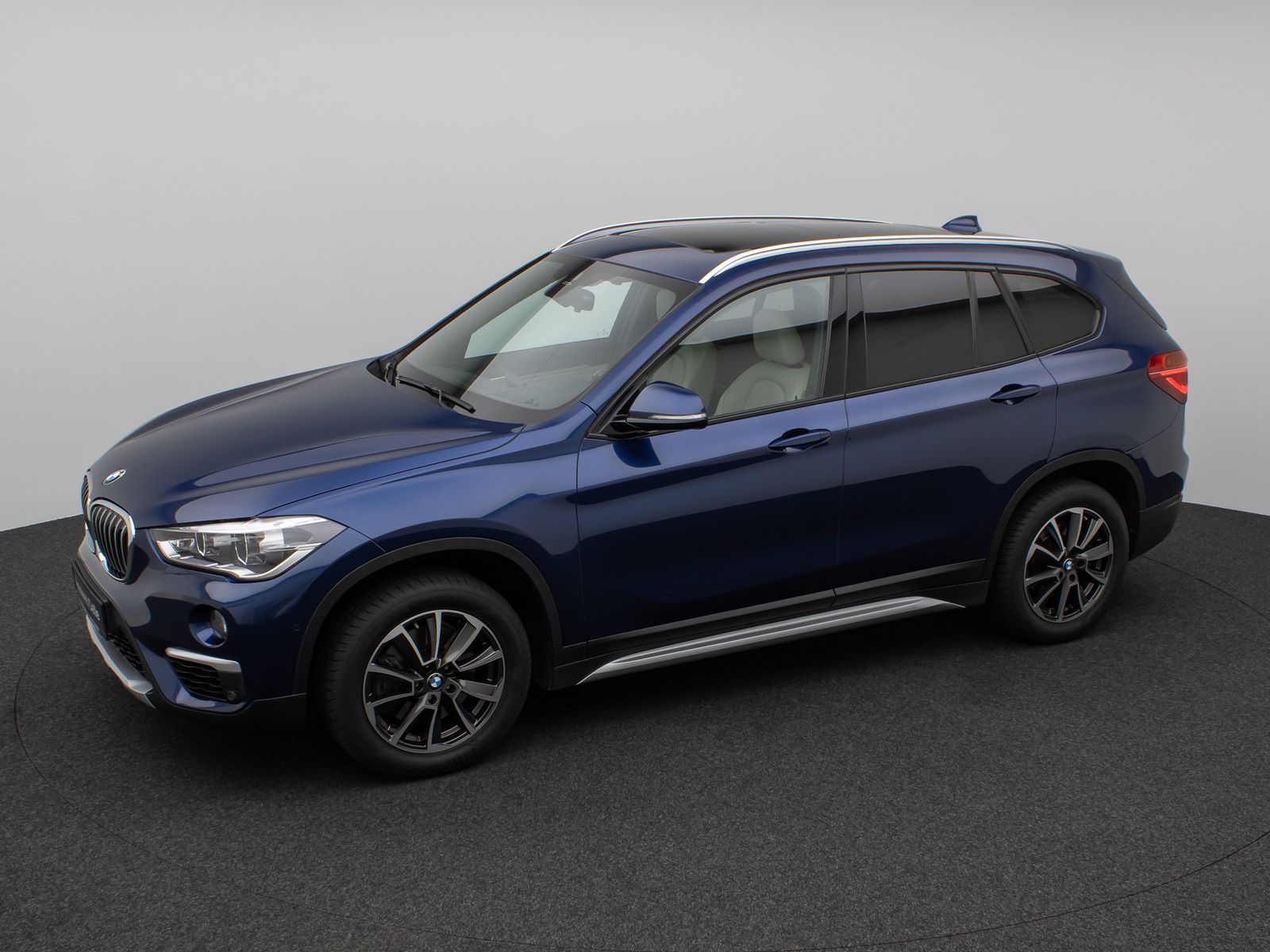 Fahrzeugabbildung BMW X1 sD20i xLine Panorama HUD H/K AHK Leder Voll